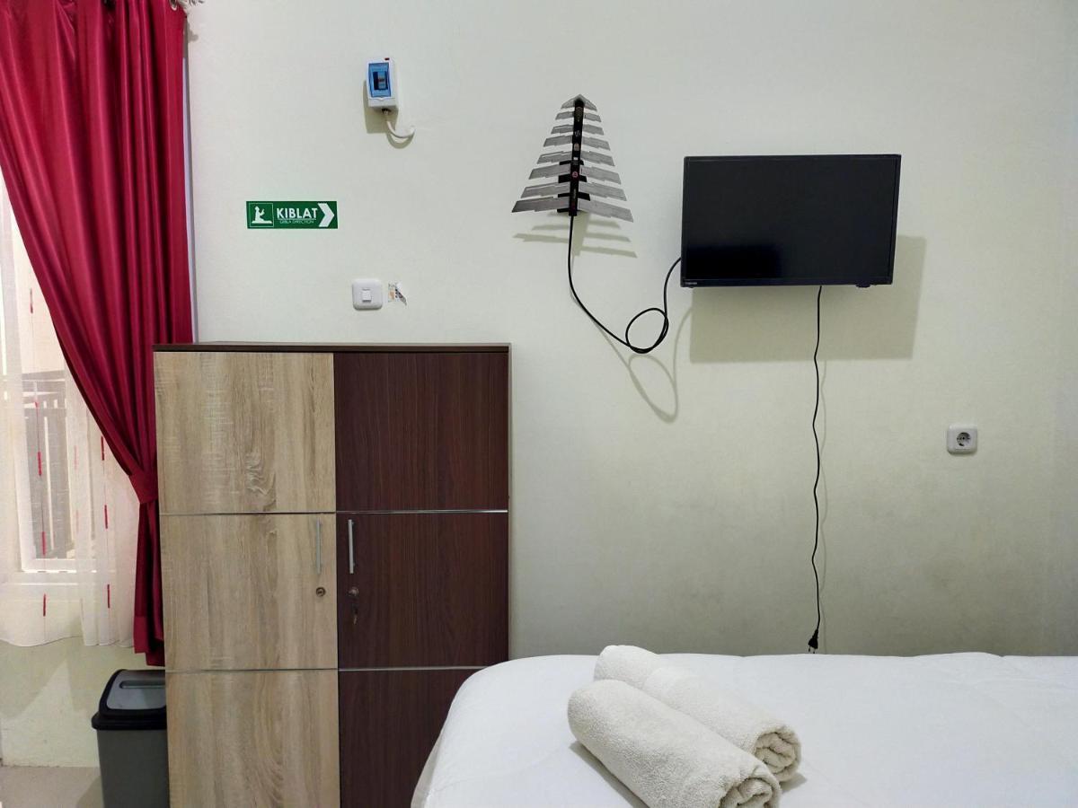 Homestay Danesti Syariah Near Bandara Sultan Hasanuddin Makassar Exterior photo